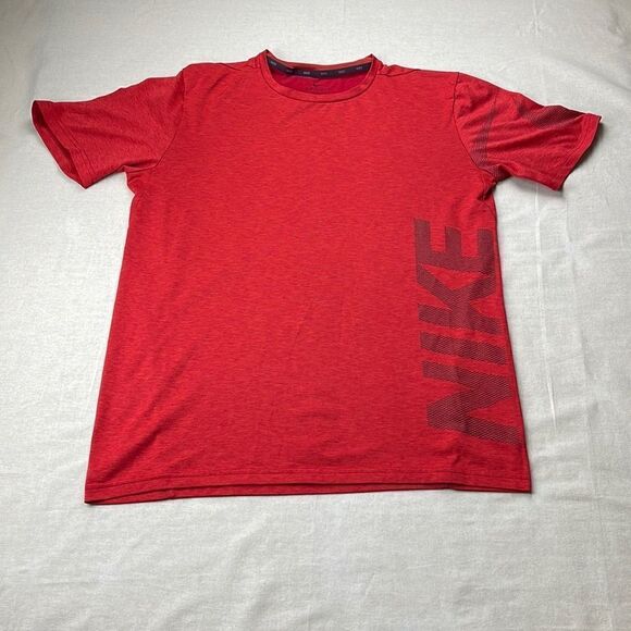 Nike Shirt Adult Medium M Red Dri-Fit Short Sleeve T-Shirt‎ - Picture 1 of 8